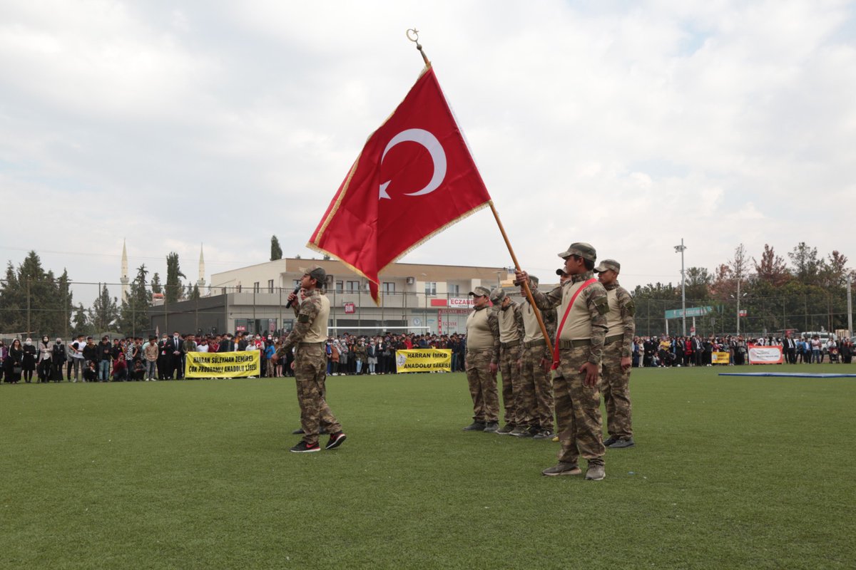 MemHarran's tweet photo. Cumhuriyet Bayramı'mızın 98. yıl dönümü Harran Kaymakamı Sayın Cihat Koç, Belediye Başkan Vekili  Musa Kazım Haşimoğlu ve değerli protokol üyelerinin katılımıyla Süleyman Demirel Çok Programlı Anadolu Lisesi koordinesinde coşku dolu bir programla kutlandı. https://t.co/qDT4b7QDvw