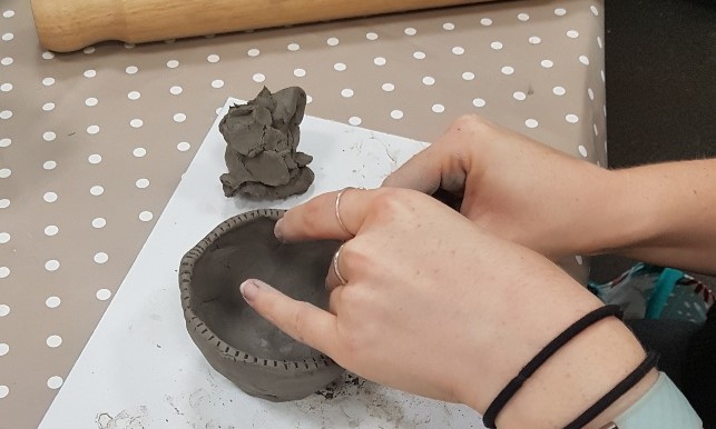 YSJEduTech's tweet image. Fantastic work being done in Laura Grayson&apos;s PG art session using clay for pottery and sculpting (18th October 2021) @LauraGr35918763 @celbraramsay