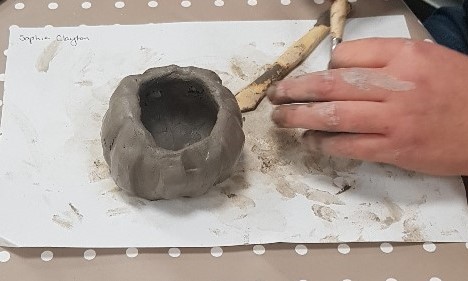 YSJEduTech's tweet image. Fantastic work being done in Laura Grayson&apos;s PG art session using clay for pottery and sculpting (18th October 2021) @LauraGr35918763 @celbraramsay