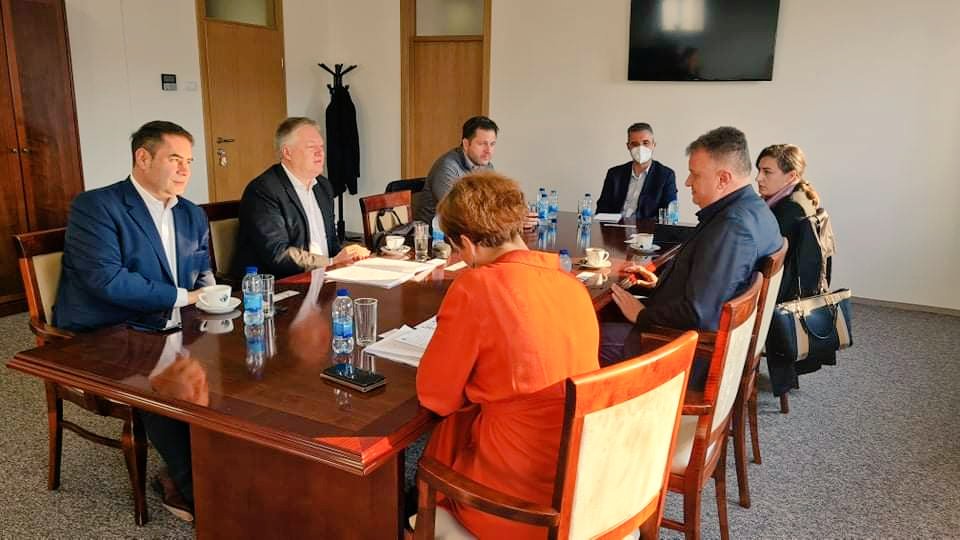 oliver_rohrbach's tweet photo. #SmartCities & #BusinessFriendlyCities: Thank you @draganninic #Lanaco + Dragana Kokot #CCI #RS + #Mayor of #Gradiška - impressive, the #WestBalkans become more & more into focus: #nearshoring #marketplace
@naled_serbia will make sure to expand the #BFC throughout the region https://t.co/i1FOJ6dqmo