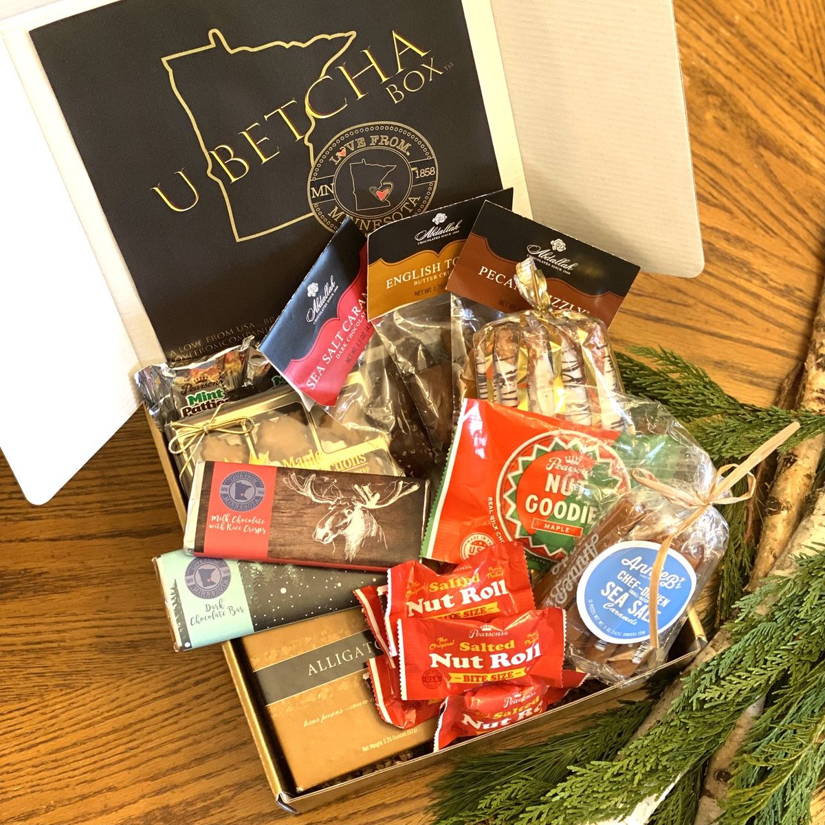 minnesota_from's tweet photo. U Betcha Holiday Box

As life happens, chocolate helps... and you betcha we didn't forget a chocolate box! https://t.co/fzgoTovtjU