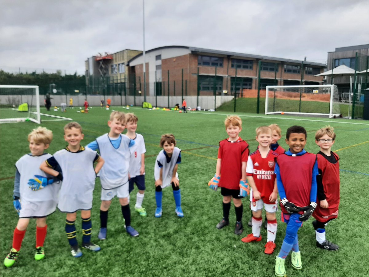 1lifesoccerTV's tweet photo. Amazing 3 days at the @F_F_E_ October half term camp. Great fun had by all &amp; many talented players on show. Glad to see so many girls participating too. Already looking forward to the next one. Big Thanks to @CheshamUTD_YTH for your support

#uefacoaching
#football 
#Development https://t.co/520h4VPs4k