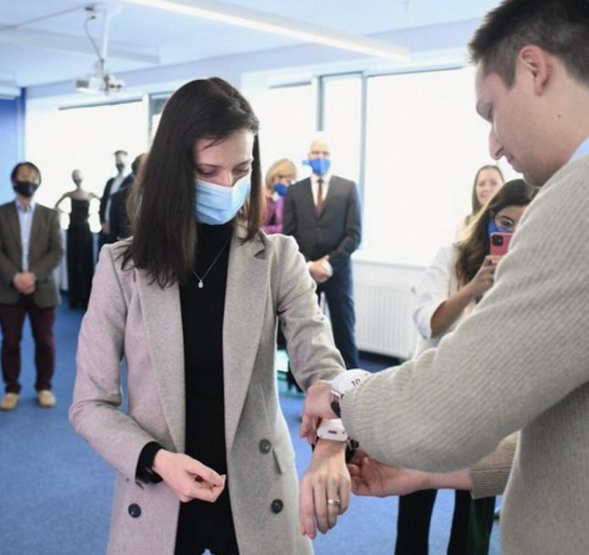28DGTL's tweet photo. EIT Digital Master School alumni showcase EIT Digital portfolio company #Entremo’s #HealthTech service to Commissioner @GabrielMariya during her visit to Budapest.
Learn more about Entremo’s journey and EIT Digital’s innovation activities: https://t.co/wjsdB6rAde #eitdigital https://t.co/SC8vrH1e2y