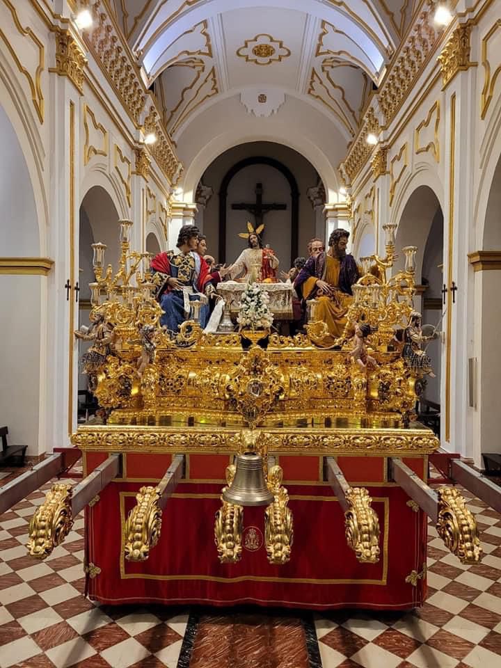 Poli_Guerrero's tweet photo. Qué bonito está un trono en una iglesia. Fin. https://t.co/E9s8kBnxs0