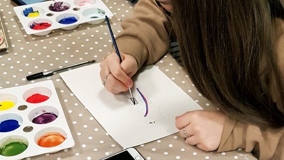 YSJEduTech's tweet image. Students painting shoes in Laura Grayson&apos;s art session (11th, 12th &amp;amp; 13th October) @celbraramsay @LauraGr35918763