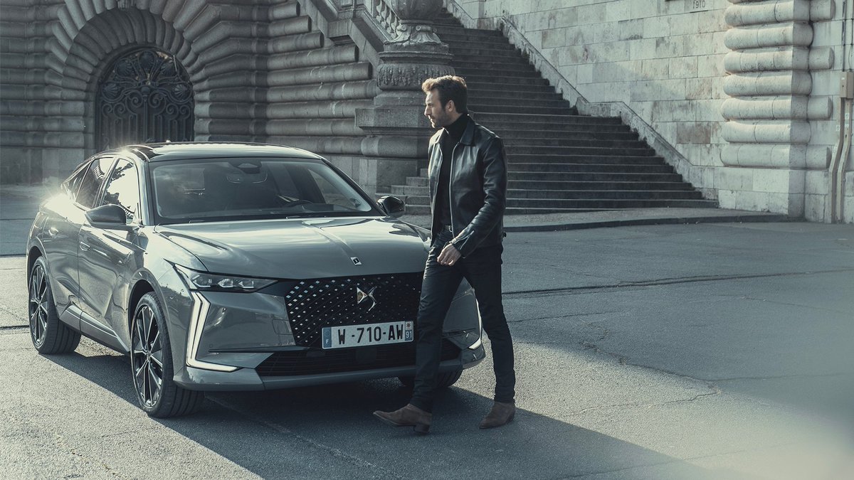 ds_automobiles's tweet photo. Parisian refinement everywhere, whatever your journey. DS 4 is a real invitation to travel, to get away from it all, while ensuring unique comfort.

#DSautomobiles #DS4 https://t.co/xOPgYTYTKf