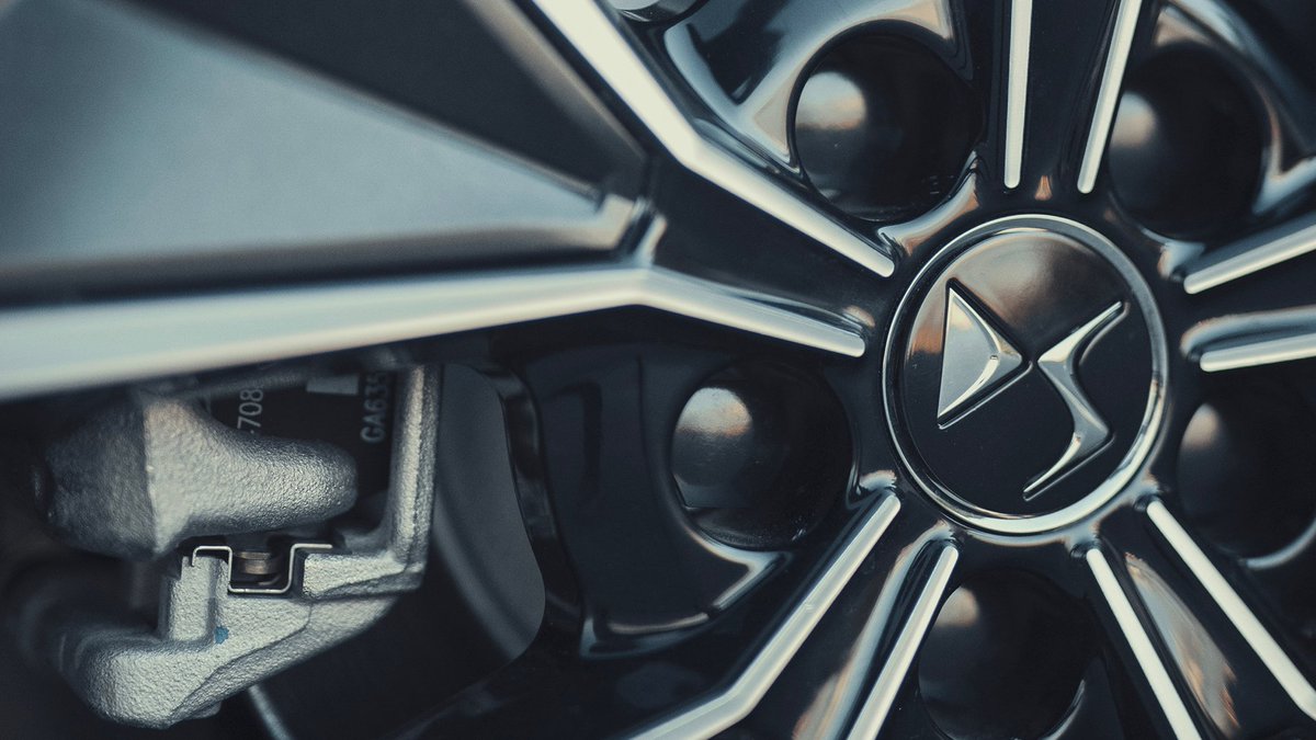 ds_automobiles's tweet photo. Parisian refinement everywhere, whatever your journey. DS 4 is a real invitation to travel, to get away from it all, while ensuring unique comfort.

#DSautomobiles #DS4 https://t.co/xOPgYTYTKf
