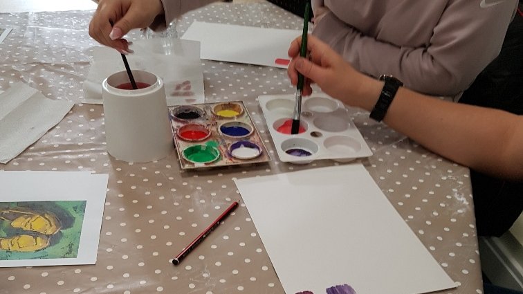 YSJEduTech's tweet image. Students painting shoes in Laura Grayson&apos;s art session (11th, 12th &amp;amp; 13th October) @celbraramsay @LauraGr35918763