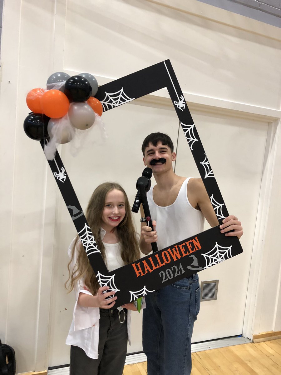 holycrossham's tweet photo. Big brother Freddie and and wee sister as a zombie #theMurphys https://t.co/16FKnF3cFx