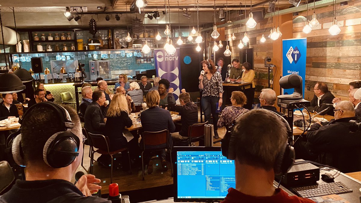 De 1000ste uitzending van Spraakmakers van <a href="/KroNcrv/">KRO-NCRV</a> op <a href="/NPORadio1/">NPO Radio 1</a> live vanuit Utrecht. Gefeliciteerd collega’s! <a href="/SpraakmakersOp1/">Spraakmakers | KRO-NCRV</a>