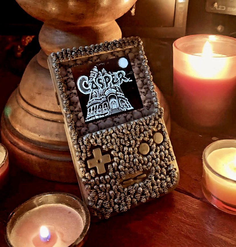 KRASHOVARIDE's tweet image. This months entry for @moddedgameboyclub October spooky theme, GBP with IPs screen adorned with a hundred skulls of the departed. Lens custom designed by myself and produced by the awesome @bluishsquirrel, 🎃 💀 🎃 💀🎃💀🎃💀🎃💀 #moddedgameboyclub