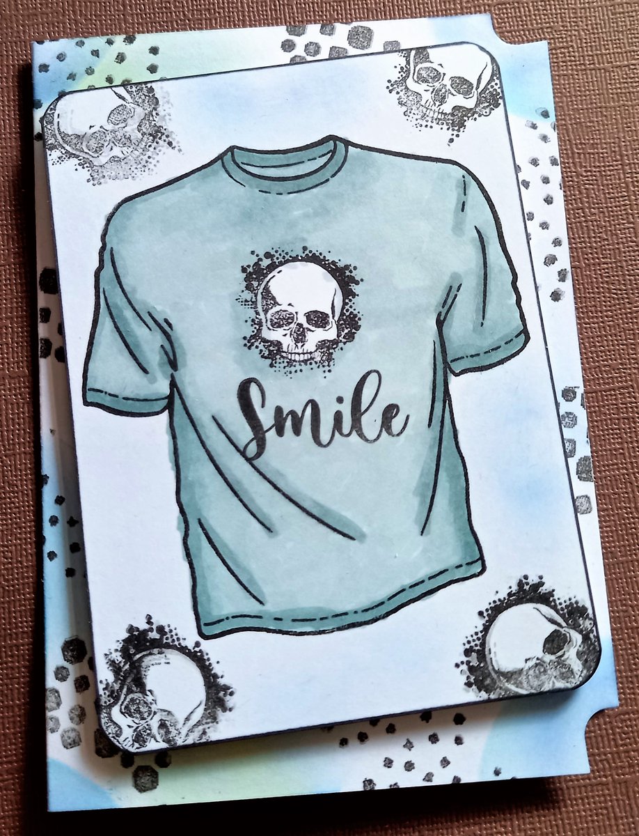 Fizzydesgns's tweet photo. Today's latest #handmadecard for my #365daychallenge is this one that is slightly different for me but could be used for #halloween2021 and are #visibleimage and #Woodware 
#Stamps #craftaddicts #craftblogs
 https://t.co/sOuqwmVQpt https://t.co/VI3aRZHYEF