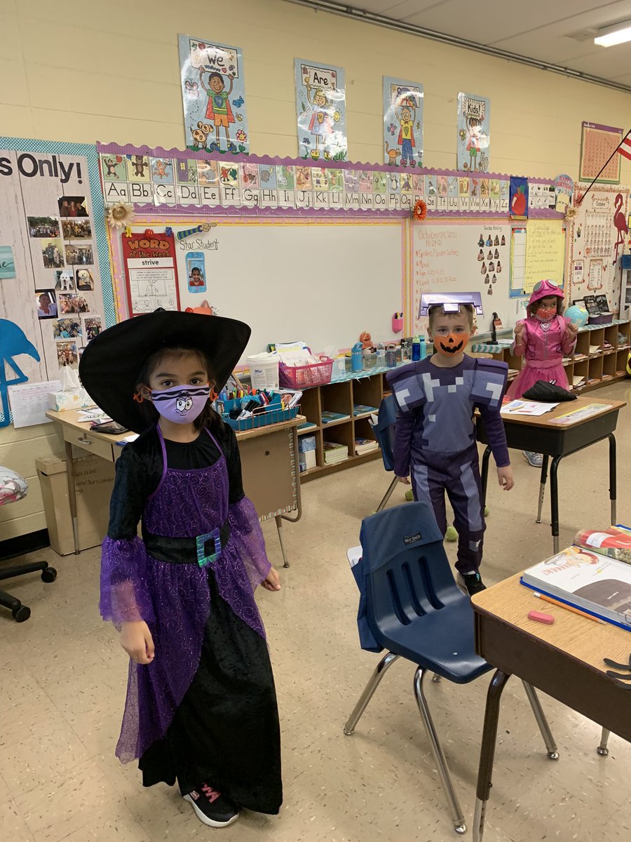 NicoleBensonRMS's tweet photo. Halloween Fun!@NicoleBensonRMS https://t.co/bgreel96vI