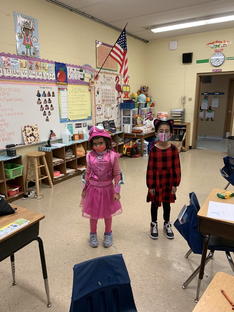 NicoleBensonRMS's tweet photo. Halloween Fun!@NicoleBensonRMS https://t.co/bgreel96vI