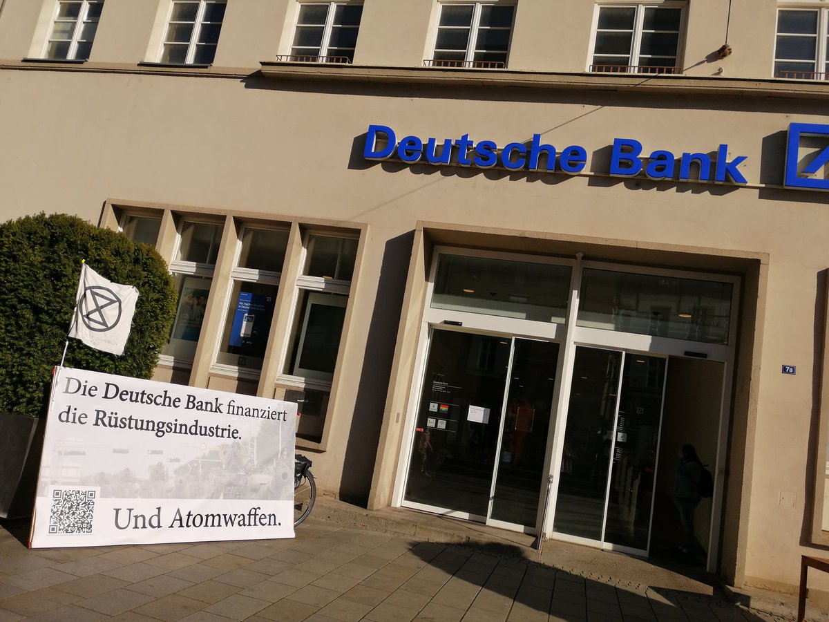 XR_Thueringen's tweet image. Einer von zahlreichen Gründen, die Bank zu wechseln!

@DeutscheBank Zeit zum Umdenken!

#DefundClimateChaos
#StopClimateCrisis

#XRErfurt
