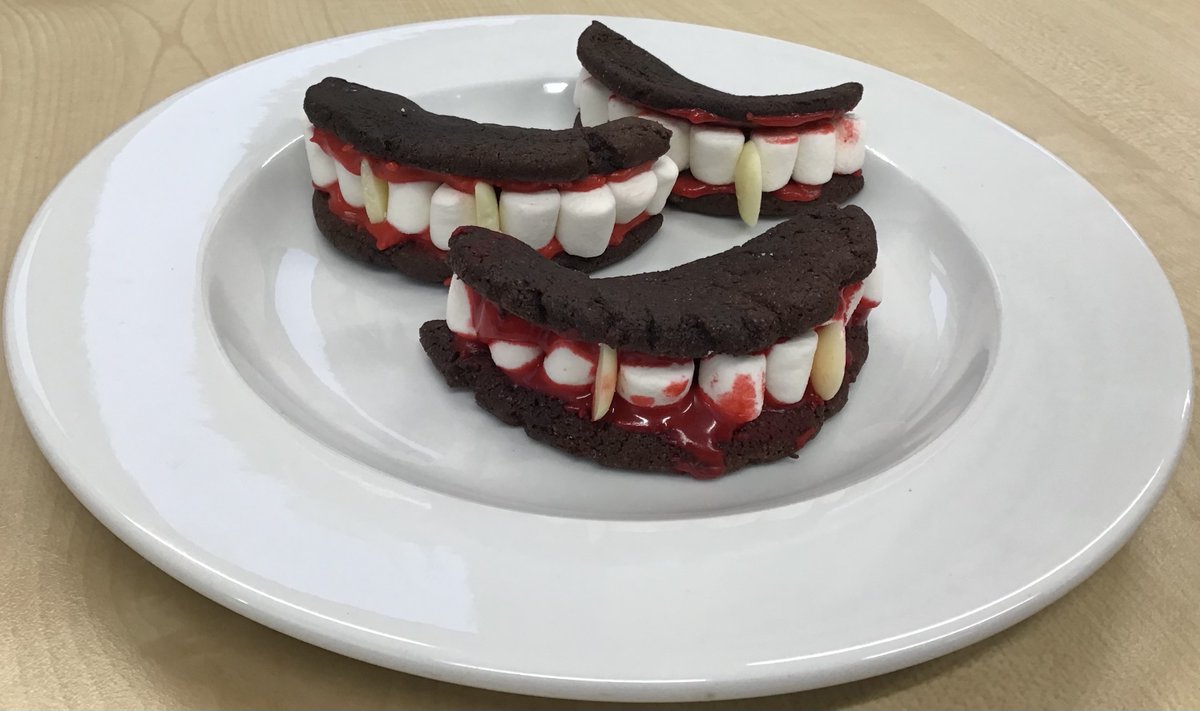 ShawlandsHFT's tweet photo. HAPPY FRIDAY🙌🏾
We’ll leave you with some of today’s scary cookery 🕸🧛🏾♂️🧙🏽♀️🕷 by our wonderful @ShawlandsAcad pupils
#WitchesFingers #DracularDentures #SpiderCake #HFT https://t.co/pGcPi557ag