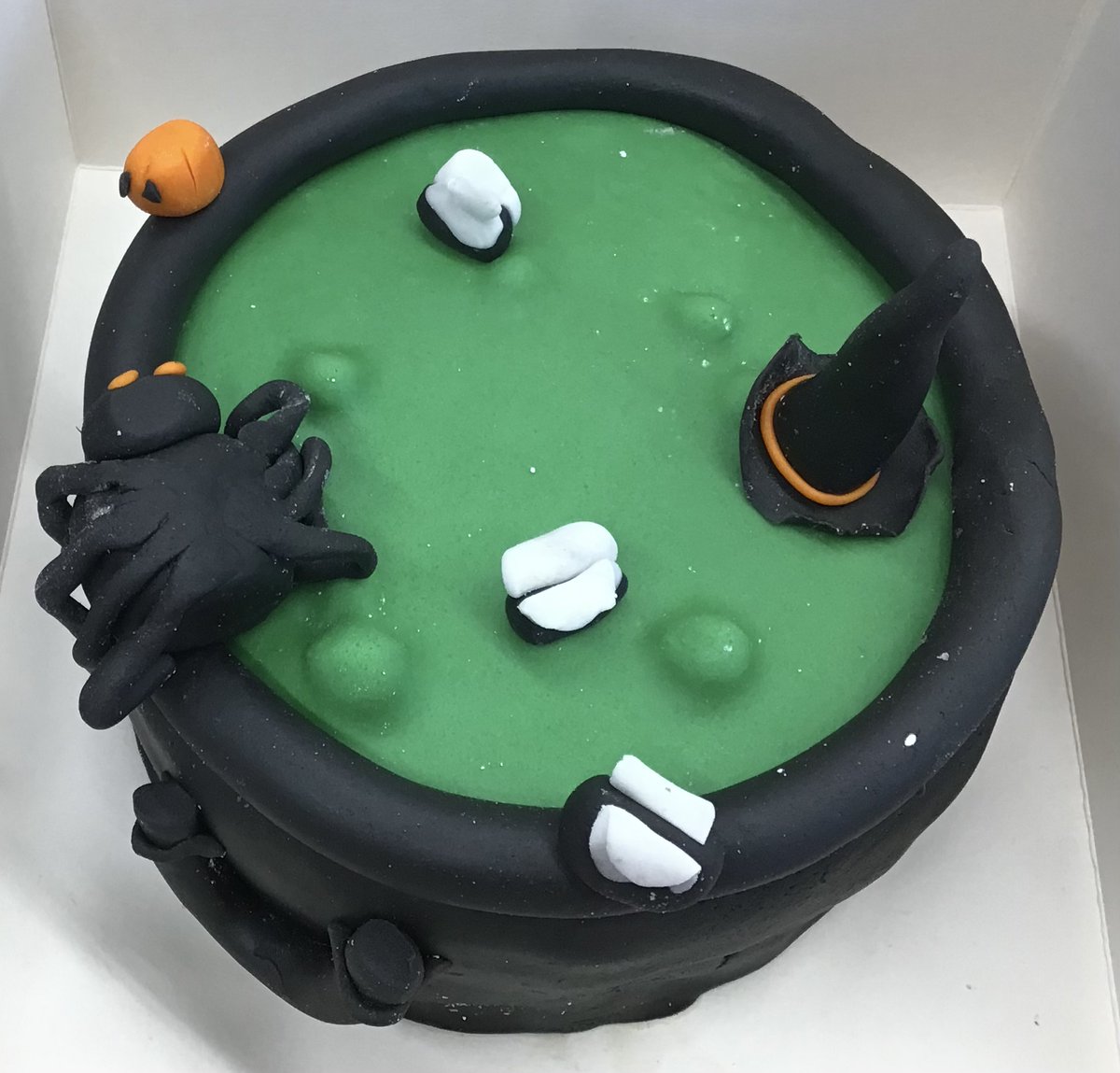 ShawlandsHFT's tweet photo. HAPPY FRIDAY🙌🏾
We’ll leave you with some of today’s scary cookery 🕸🧛🏾♂️🧙🏽♀️🕷 by our wonderful @ShawlandsAcad pupils
#WitchesFingers #DracularDentures #SpiderCake #HFT https://t.co/pGcPi557ag