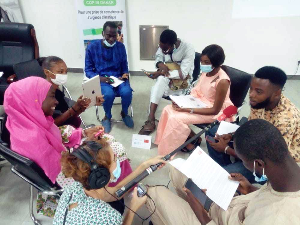UrgencEco's tweet photo. #Simulation_Cop & #Clôture_Projet #Climat_Action_Lègui_Lègui: Quand la @GreenTeamSN1 (@Jve_Senegal - @terangalab ) & @BoellSenegal préparent les futures proches négociateurs des COP’s à venir. @COP26 @UKinSenegal @SAVE_DAKAR @mimisaleck @ABG_49 @Cassis_Ibra @djibny @UEauSenegal https://t.co/q2b5Xl3ZDw