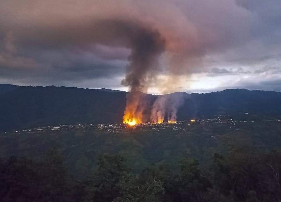 In Thantlang, Chin State, more than 100 houses, including two Christian churches, were set on fire by The Terrorist Military Council as heavy artillery shelling broke out at about 10 am today.
#WhatsHappeningInMyanmar 
#Oct29Coup 
#WarCrimesOfJunta