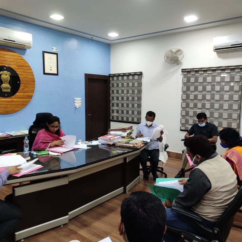 अध्यक्ष, जिला वन अधिकार समिति-सह-उपायुक्त अंजली यादव की अध्यक्षता में जिला स्तरीय वन अधिकार समिति की बैठक की गई। बैठक में अनुमंडल स्तरीय वन अधिकार समिति की बैठक में पारित 7 वन पट्टा देने सम्बन्धित प्रस्ताव की समिति द्वारा समीक्षा की गई।