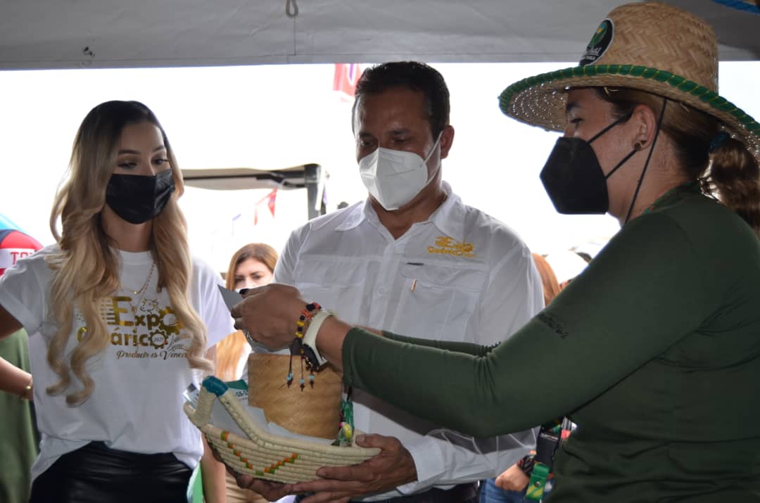 Gob_Guarico's tweet photo. #Infórmate📣  Inaugurada III edición de la Expo Guárico 2021 en Valle de la Pascua

Más información ⬇️
👁‍🗨 https://t.co/gmLXgK1vP6

#Guárico
#EnTuRostroLaHistoria
#ExpoGuárico https://t.co/Pe0mSZtgYM