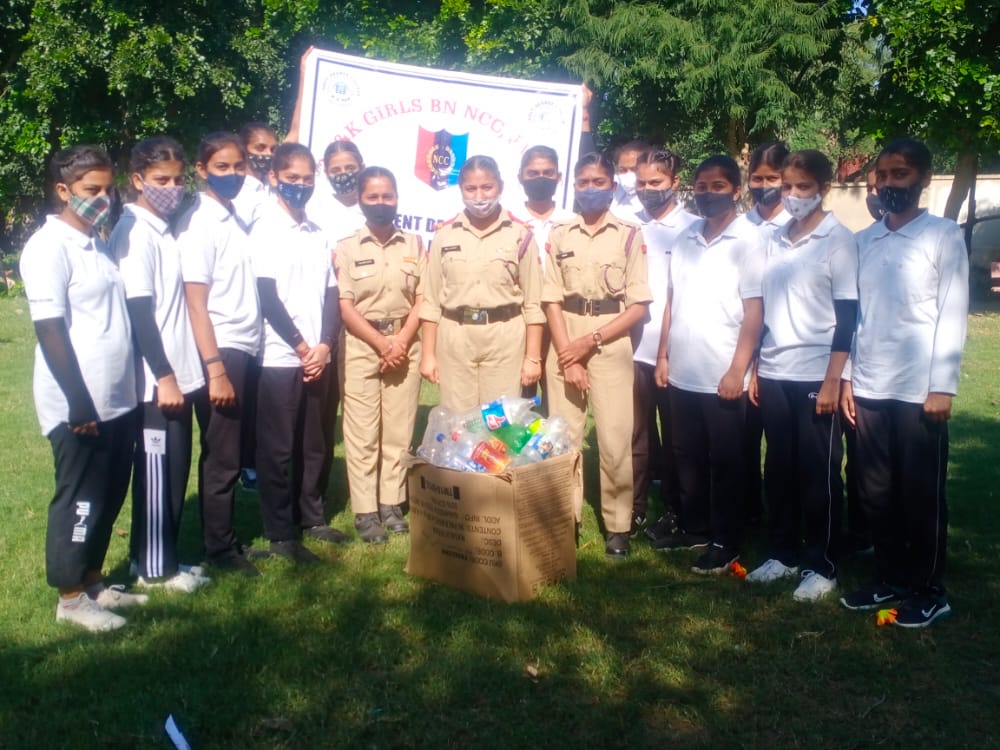 GDC_RS_Pura_NCC's tweet photo. 2J&amp;KGirlsBN,GDC RS Pura cleaned clg premises and collected plastic to make the clg plastic free zone.The cdts also performed door to door visits to creste awareness against single use plasitc and collection the plastic waste from houses in the vicinity of the clg.
@DteJKL
@adgpi https://t.co/hL5AnHWLoQ