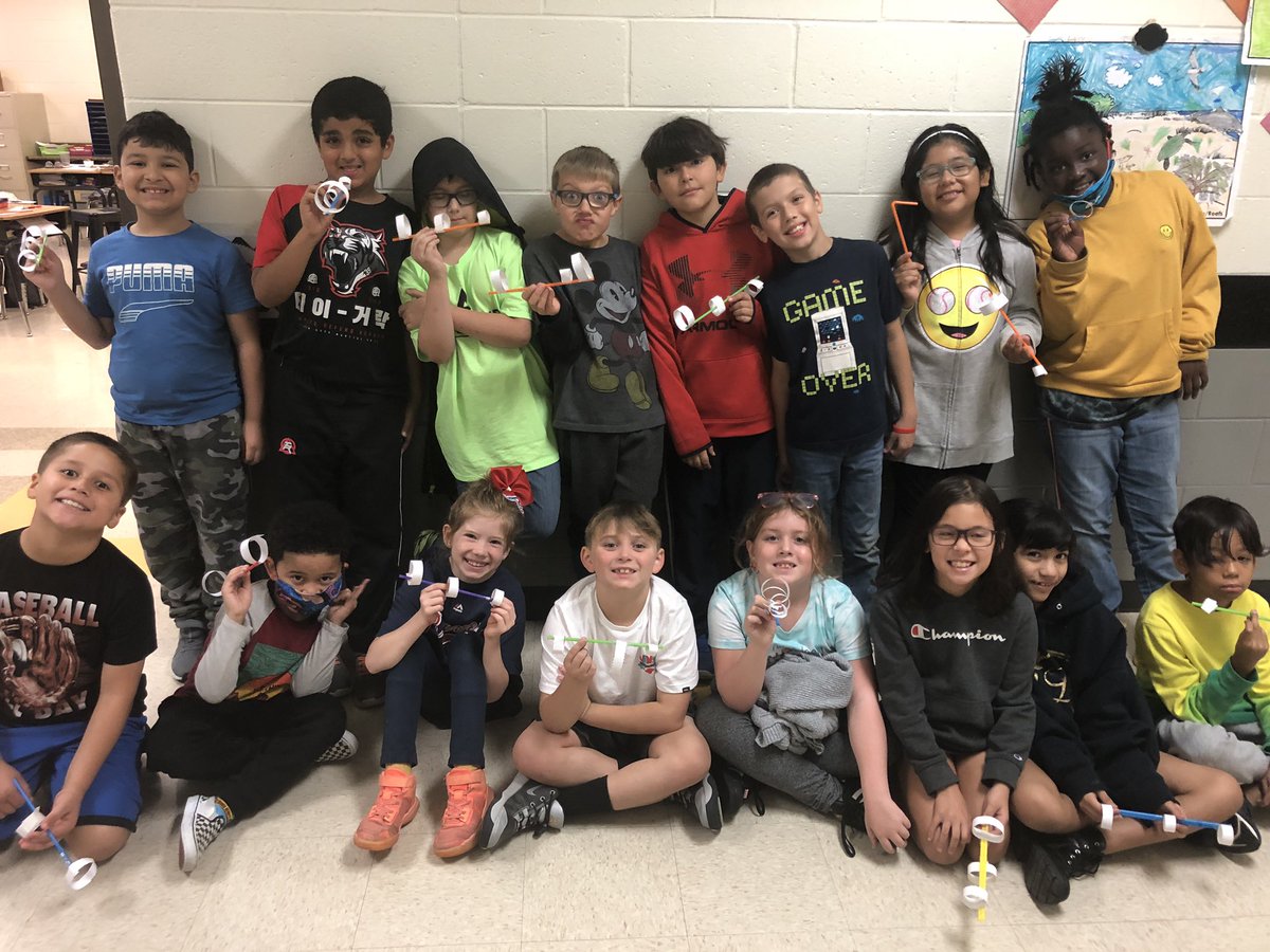 MrsFauldsRm217's tweet photo. STEM career day hoop airplanes!
@ClarkCreekSTEM https://t.co/k7tX6BCQYu
