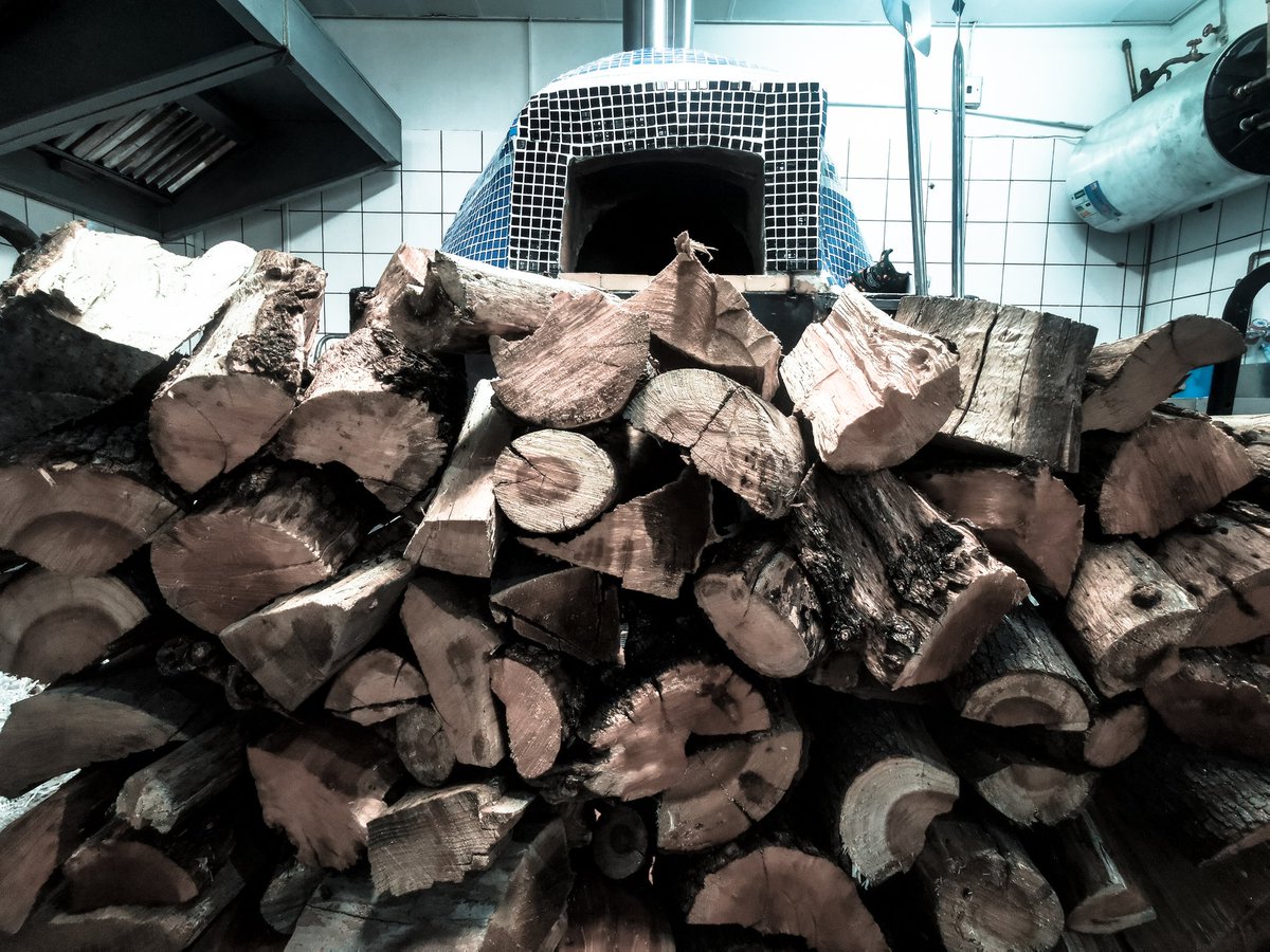 corner_dladla's tweet photo. Load shedding ain't got nothing on us.. We firing out some wood fired goodness. 🍕🔥🍕🔥 Open until 9pm 😋 Zwakala So' Gawula
#CornerDladlaPizzeria #BestSharedMeal #KasiPizza #woodfiredpizza #Friends #Family https://t.co/Xjpdlg9c2W