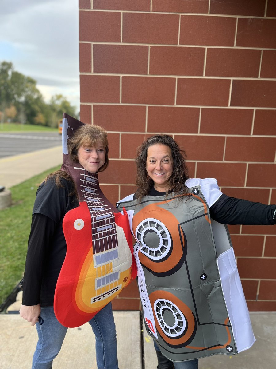 cupomusic's tweet photo. Happy Halloween from your McDonald Elementary Music Teachers🎵🎃🎵👻🎵💀🎵@McDBulldogsCSD https://t.co/yGpLCRmGIr