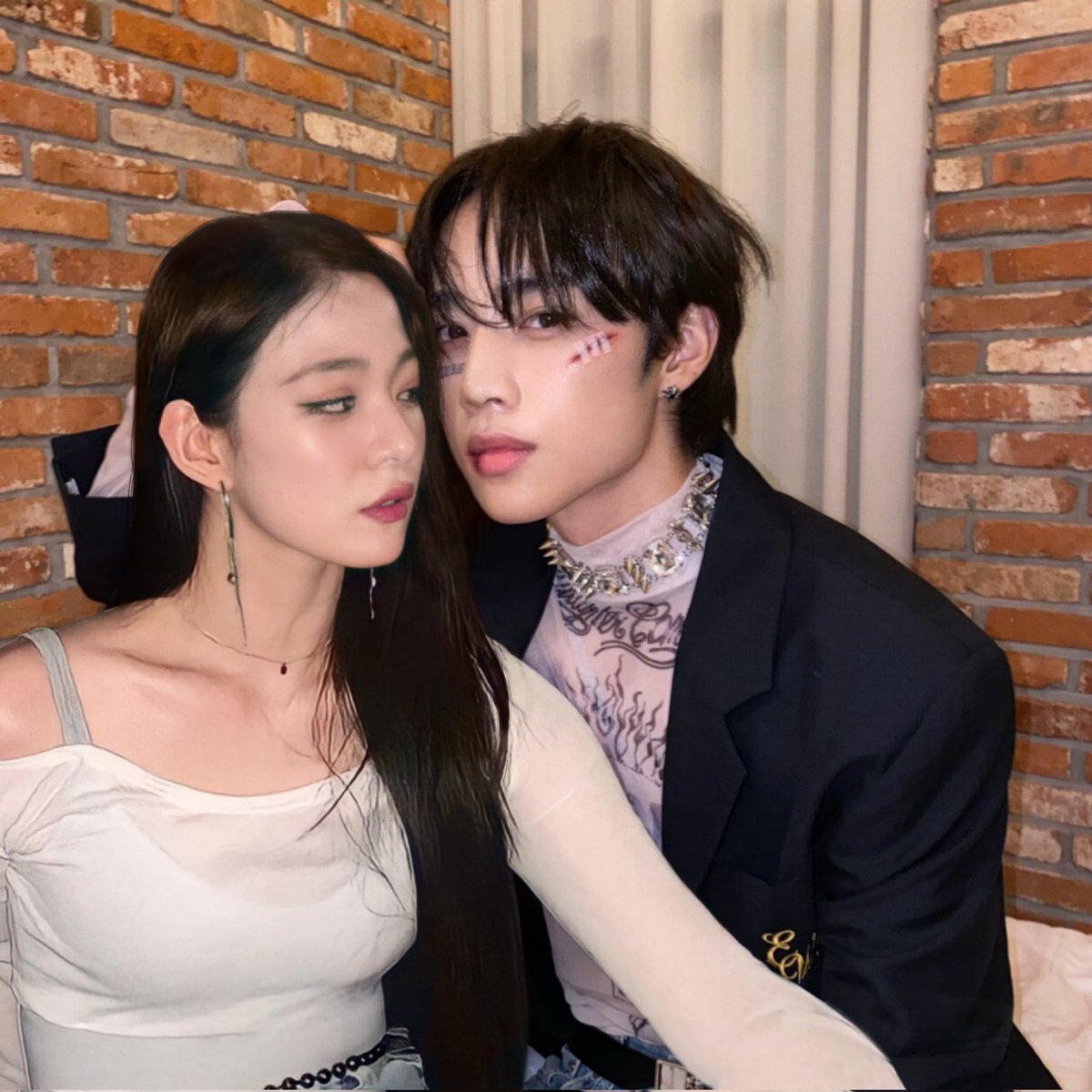 nissiniw's tweet photo. #sunchaeng said: who do u think you are? u can't sit with us https://t.co/K2saIKtA5S