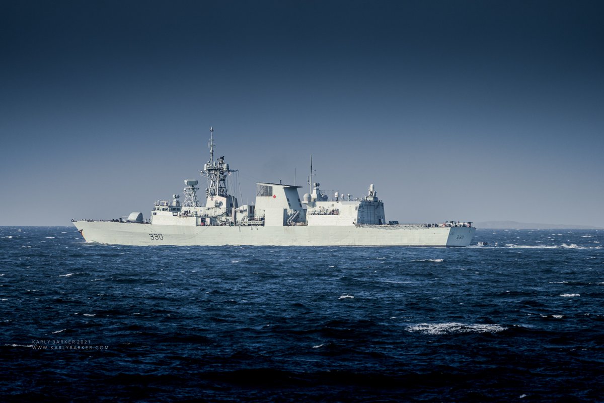 karliaa_b's tweet image. This is probably the most at sea photo I will get of a @RoyalCanNavy ship, as they sailed just off of Peggy&apos;s Cove during #CutlassFury2021 - It was awesome to be able to get a couple of photos of them on such a beautiful morning. 

#HMCSHalifax #RCNavy #NovaScotia @RCN_MARLANT