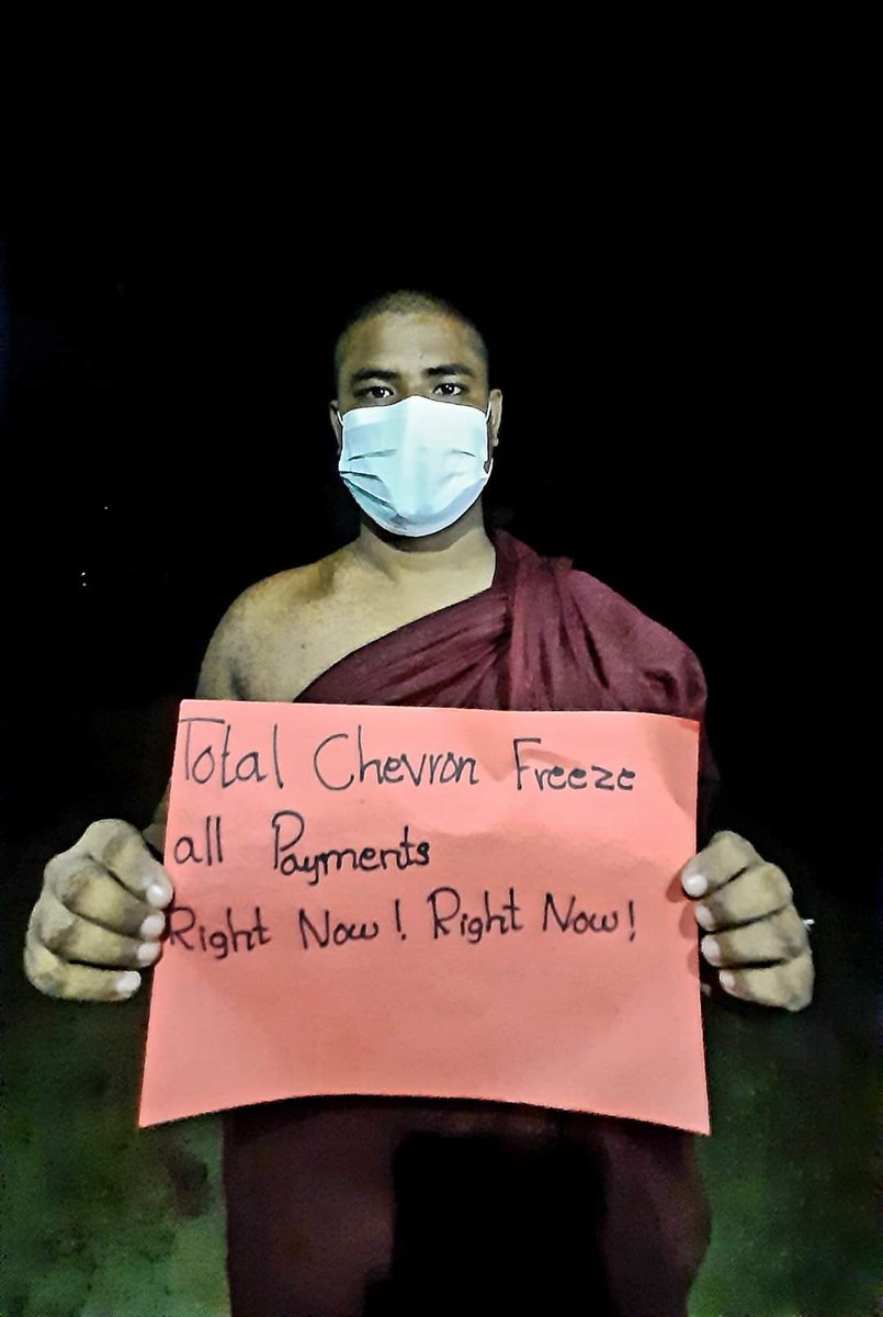 AyeMyatThaw's tweet photo. Despite having difficulties, the Pyigyitakun’s night strike led by a monk who is charged under section 505 (A) , was continued successfully tonight.   #WhatsHappeningInMyanmar #Oct29Coup #WarCrimesOfJunta https://t.co/5hx2zs28ap