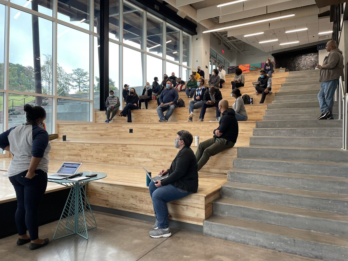 hannon_leah23's tweet image. So much love for this group of MS Faculty. They show up everyday for our students and each other. #mvmiddle rocks!  #solutionseekers #collaborators #sharethewell