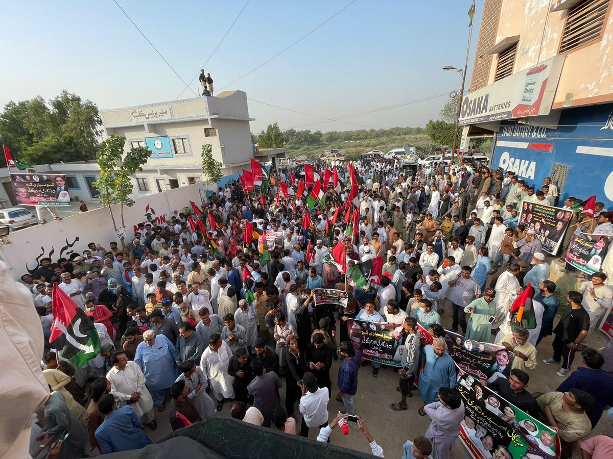 wasemjanlashari's tweet image. On the special directive of Chairman @BBhuttoZardari , a massive protest was held against rising inflation, unemployment at  press club Photo with friends of the People's Youth @BBhuttoZardari #BilawalBhutto #GoImranGo
