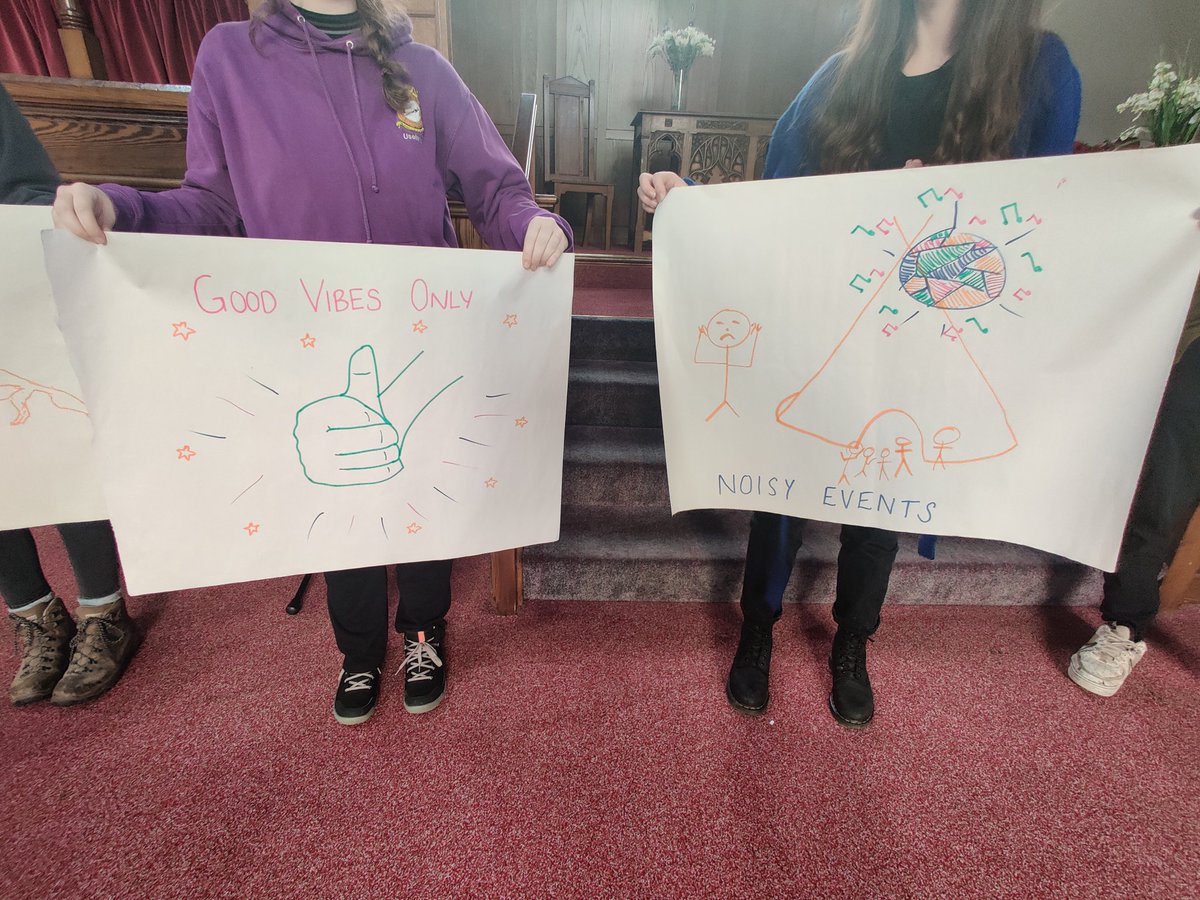 RuthieLittle's tweet photo. Final day of the L1 @sheffieldgeog @sheffielduni fieldclass in the Peak District. Students prepared excellent presentations based upon yesterday's observations and stakeholder interviews. Interesting and analytical stuff! π #fieldclassfun @SheffSocScience https://t.co/04YNVBRAam