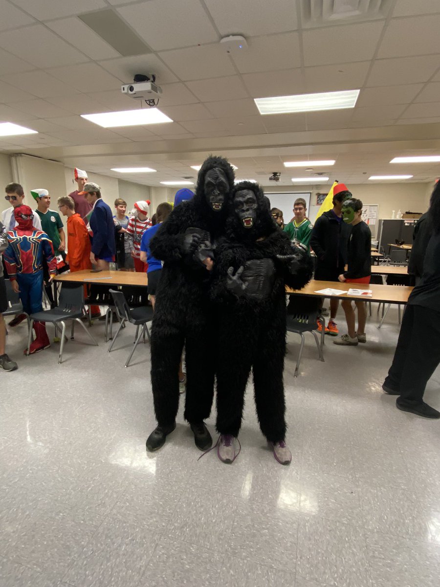 TCXC8's tweet photo. First Annual TCXC Costume Practice! @TCHSTalon @TCHSTandF @KISDAthletics @TCHS_WAthletics https://t.co/wqoNvxg8Q8