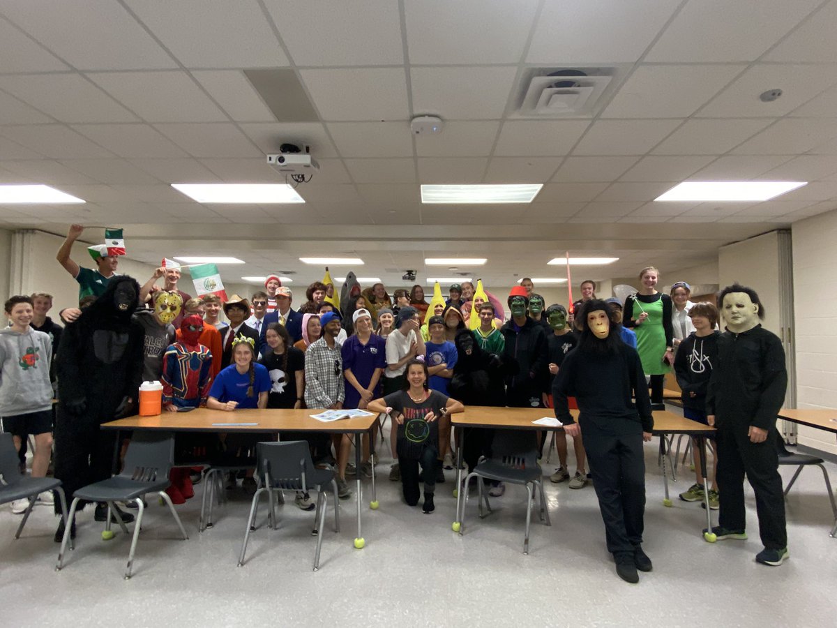 TCXC8's tweet photo. First Annual TCXC Costume Practice! @TCHSTalon @TCHSTandF @KISDAthletics @TCHS_WAthletics https://t.co/wqoNvxg8Q8