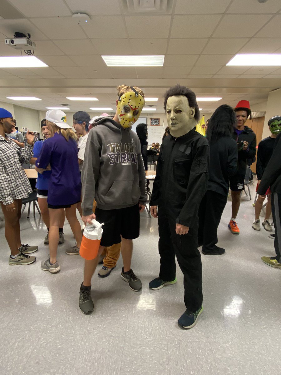 TCXC8's tweet photo. First Annual TCXC Costume Practice! @TCHSTalon @TCHSTandF @KISDAthletics @TCHS_WAthletics https://t.co/wqoNvxg8Q8