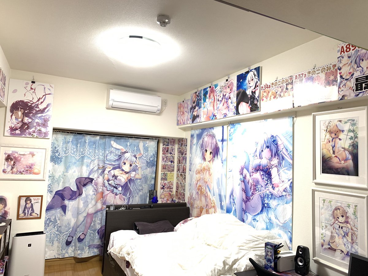 go_k0809's tweet photo. 地元戻ってきて痛部屋再開
やっと完成したー
好きなモノ全部ぶち込んだ✌('ω')✌

#きのこのみはいいぞ
#冴えない彼女の育てかた
#館川まこ
#痛部屋
#こんな部屋でも引かないよって人RT https://t.co/dCcAHW5K2e