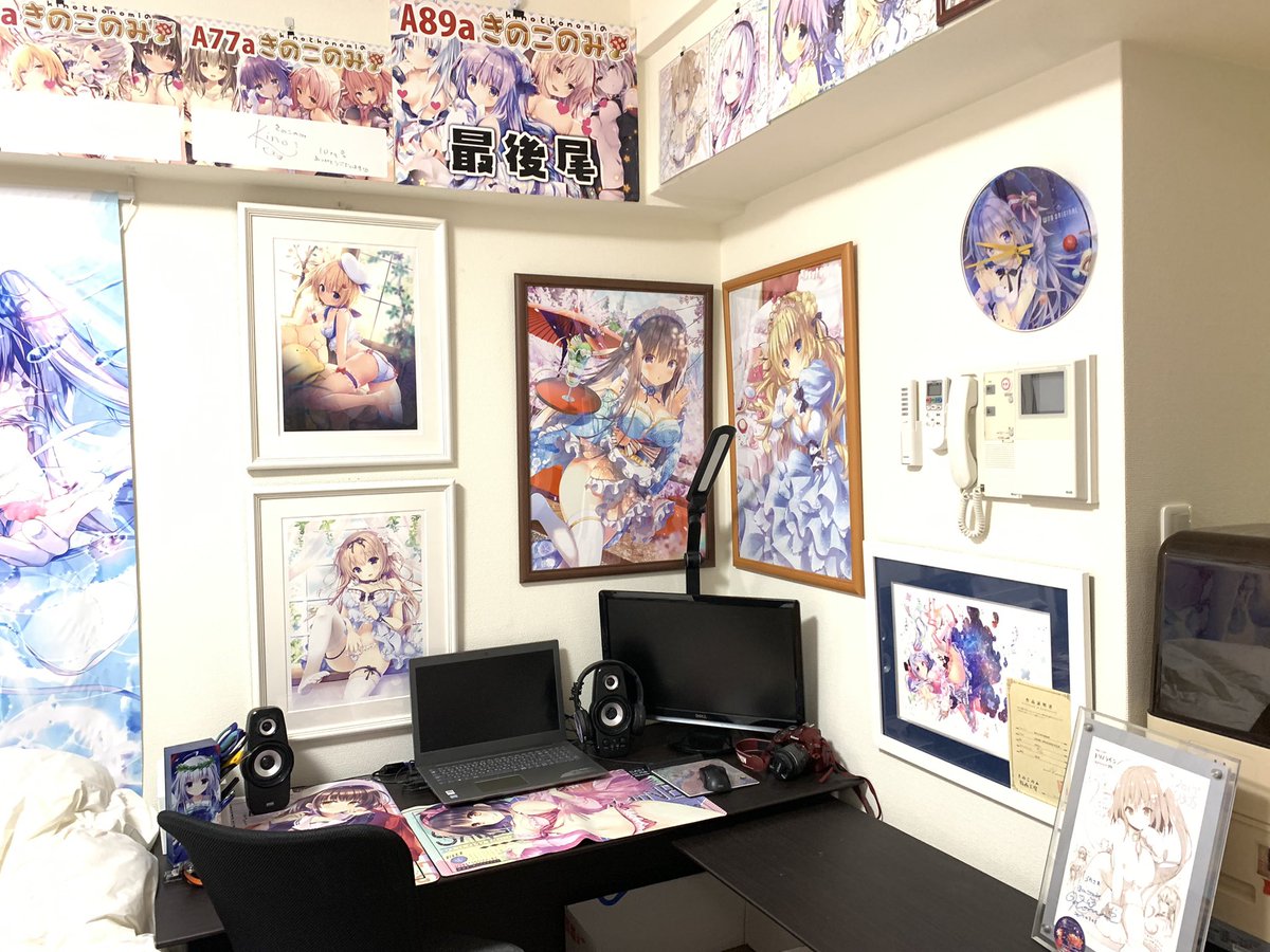 go_k0809's tweet photo. 地元戻ってきて痛部屋再開
やっと完成したー
好きなモノ全部ぶち込んだ✌('ω')✌

#きのこのみはいいぞ
#冴えない彼女の育てかた
#館川まこ
#痛部屋
#こんな部屋でも引かないよって人RT https://t.co/dCcAHW5K2e