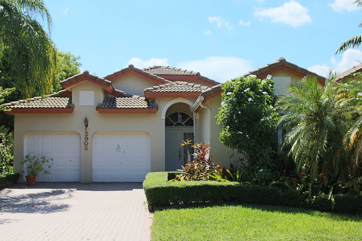 I am looking for a buyer for 2902 NW 98th Pl #Doral #FL  #realestate video.corelistingmachine.com/a0201d257bdb7c…