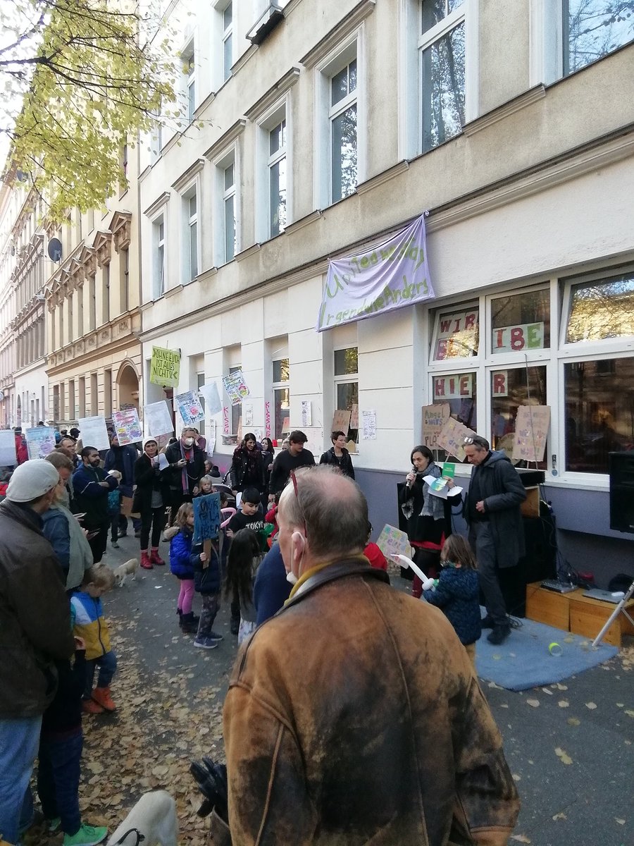 Ach, immer mit die schwierigsten Kundgebungen: Die Kita Irgendwie Anders in der Oppelner ist in der Investorenquetsche - Mist!