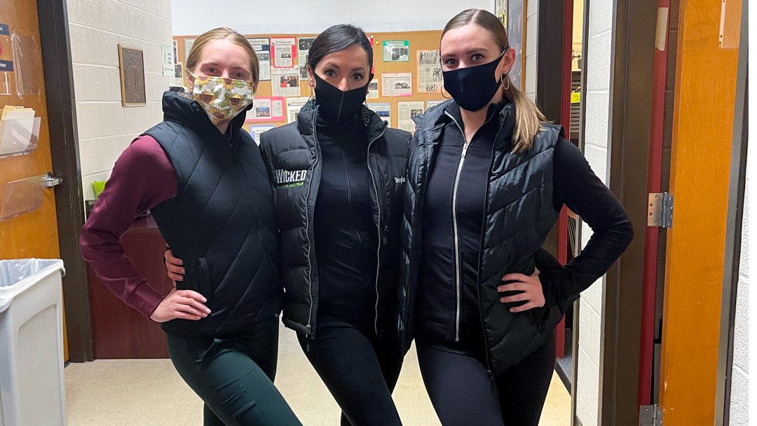SUConservatory's tweet photo. Sigma Rho Delta students participated in the #dance fraternity's #Halloween spirit week with an array of fun themes, including dress-like-a-professor day and family day where dancers dressed up with their bigs and/or littles! #shencodance https://t.co/4Tk4Zj1NWe