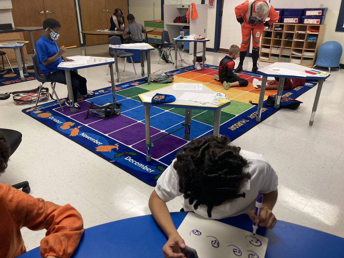 MeganSilliman's tweet photo. Modeling Math centers in action!! #kidsdomath #jcpsmath #countonkids @wallerwilliams1 @jcpsK5math https://t.co/f3ubiO7Xa8