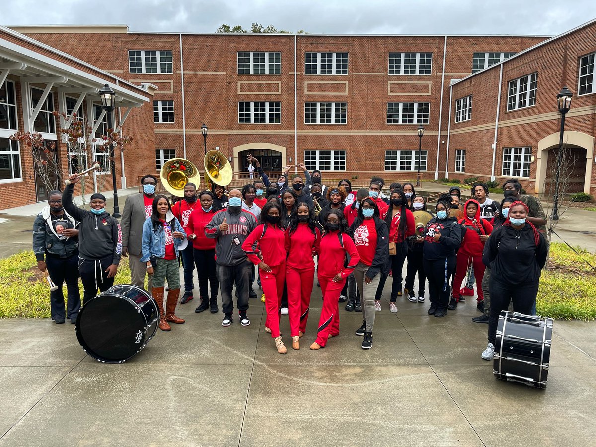 Great day in the community #stonemountainhighschool and @rbelibrarymedia Collaborate to Celebrate #redribbonweek #saynotodrugs #chooselife @dekalbschools @DacostaDekalb #community #feederschool #regionIV @principalcosta @CWATSONHARRIS @DCSDRegion4