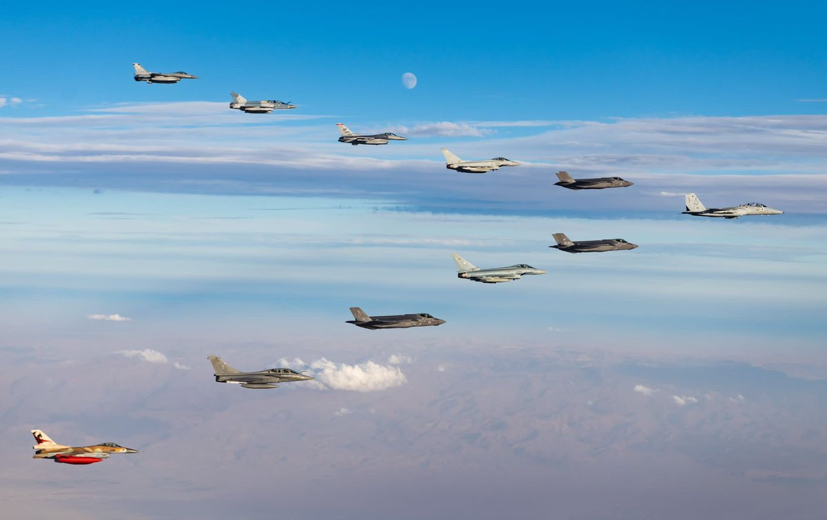 Tsahal_IDF's tweet photo. Ce fut un plaisir d'accueillir nos puissants alliés des États-Unis 🇺🇸, du Royaume-Uni 🇬🇧, de l'Inde 🇮🇳, de la Grèce 🇬🇷, de la France 🇫🇷, de l'Italie 🇮🇹 et de l'Allemagne 🇩🇪 pour le #BlueFlag2021.

Voici l'exercice à travers nos yeux : https://t.co/sww50wUNdJ