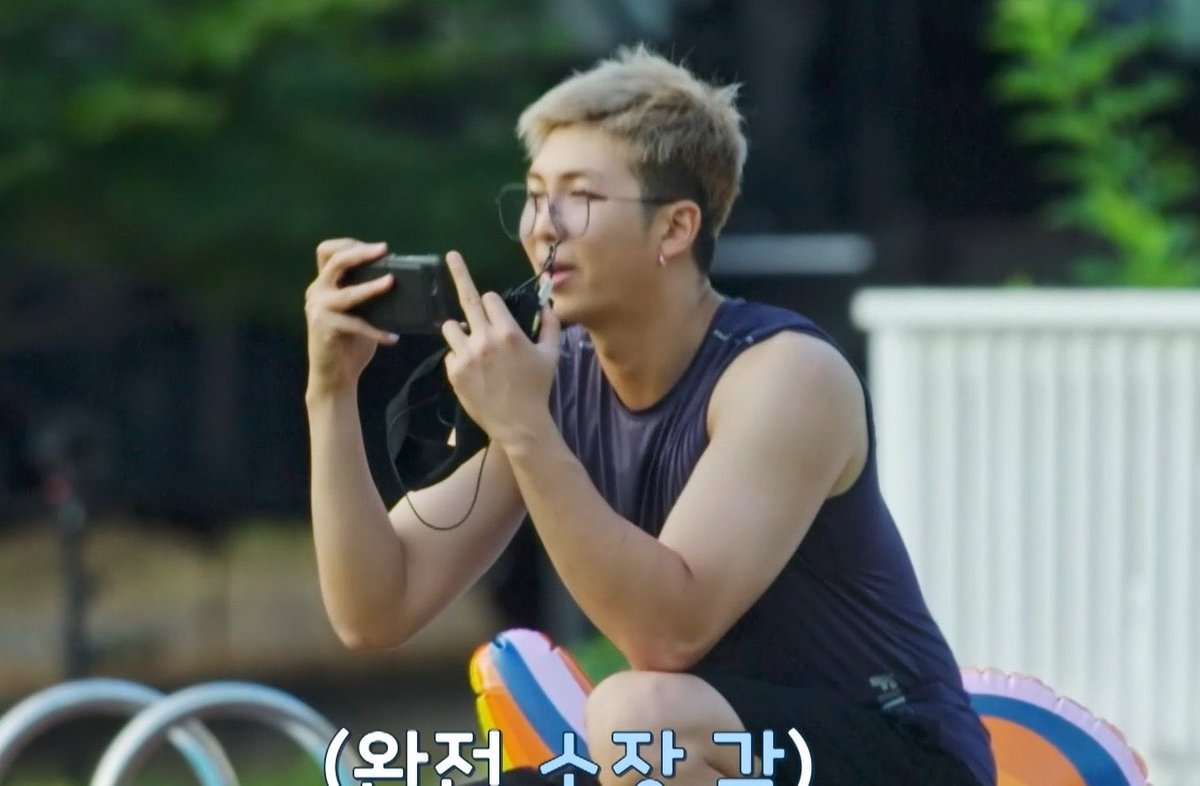 namseokbase's tweet photo. kim namjoon: a supportive boyfriend https://t.co/S3lMmvCk2t