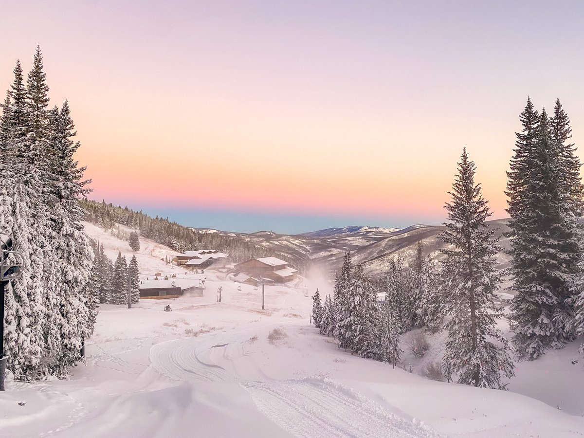 vailmtn's tweet photo. Good morning from MidVail! Our snowmaking team catches the best sunrise views. The countdown is on! https://t.co/kMPw7T5hsg
