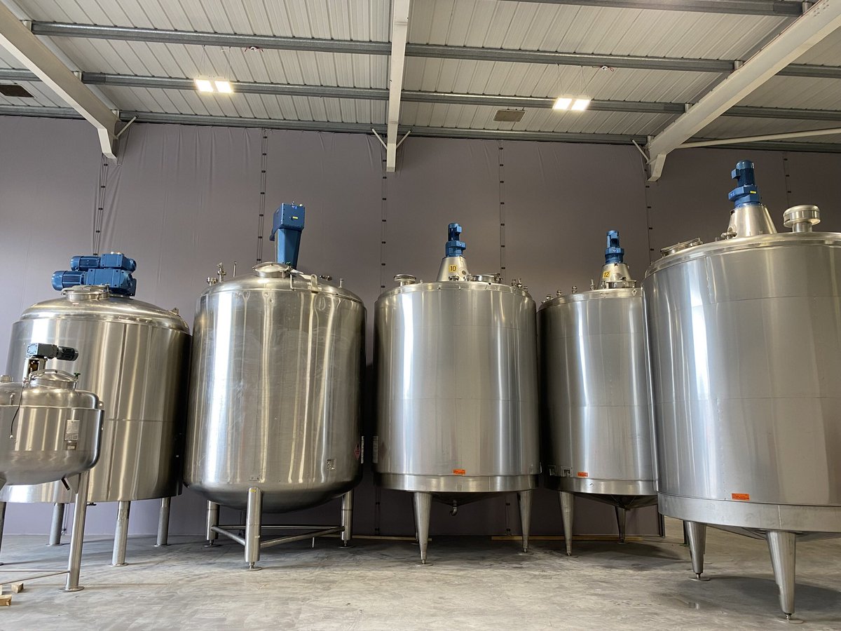 TanksandVessels's tweet photo. Mixing Tanks for Major UK Honey Producer 🍯 

Last week saw 5-off mixing tanks, all between 1.3-20m3 leave our site for installation in Wales. 

The tanks have been modified with trace heating and refurbished scrape sided mixers. 

#Engineering #Fabrication #FoodandBeverage https://t.co/KNa5QEOKK6