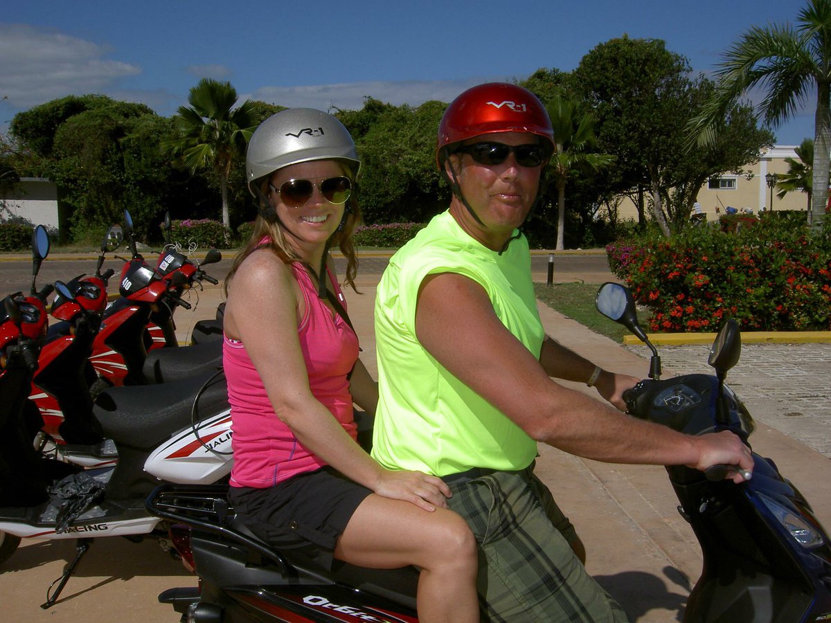 Happy Anniversary to my Hunka Hunka Burning Love @TDekester